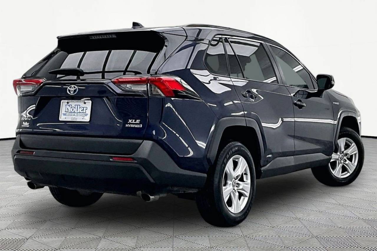 Certified 2021 Toyota RAV4 XLE with VIN 2T3R6RFVXMW016933 for sale in Kansas City