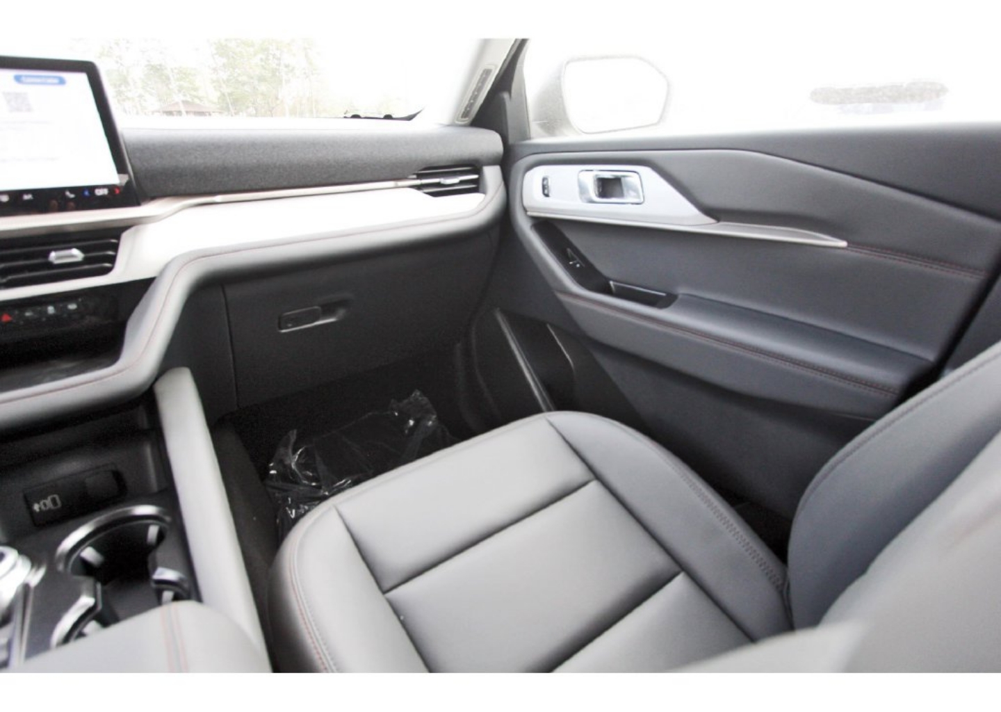 2026 Ford Explorer Active - Photo 9