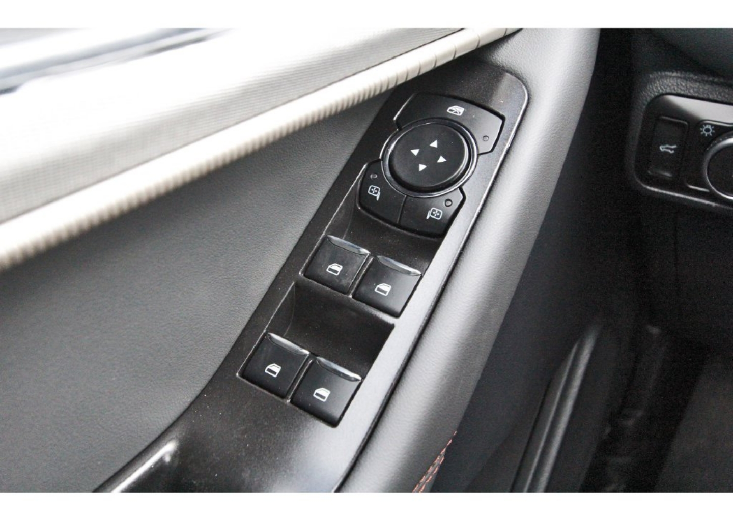 2026 Ford Explorer Active - Photo 15