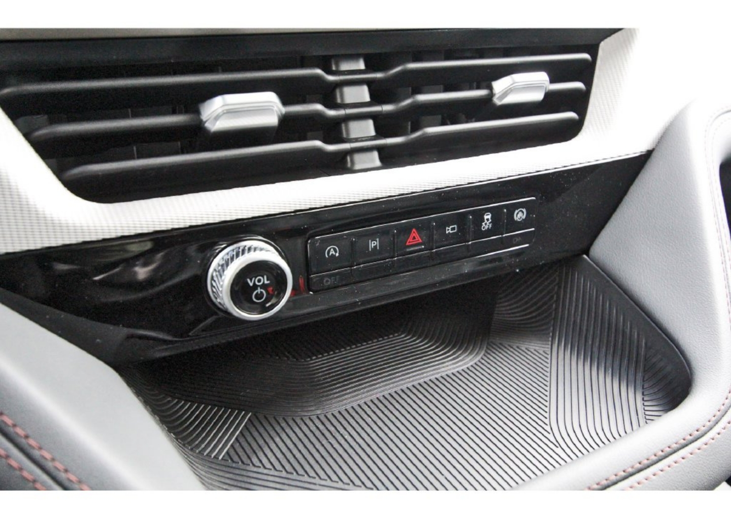 2026 Ford Explorer Active - Photo 18