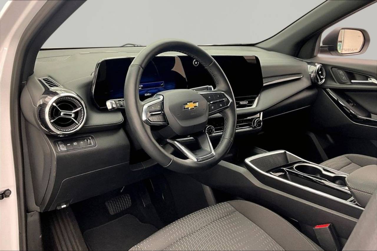 2025 Chevrolet Equinox LT - Photo 14