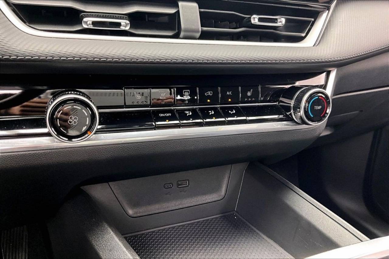 2025 Chevrolet Equinox LT - Photo 31