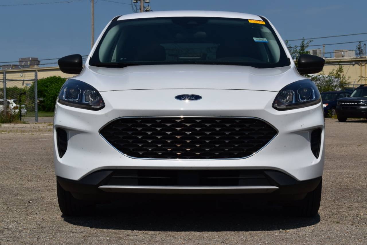 Certified 2022 Ford Escape SE with VIN 1FMCU0BZ8NUB16913 for sale in Kansas City