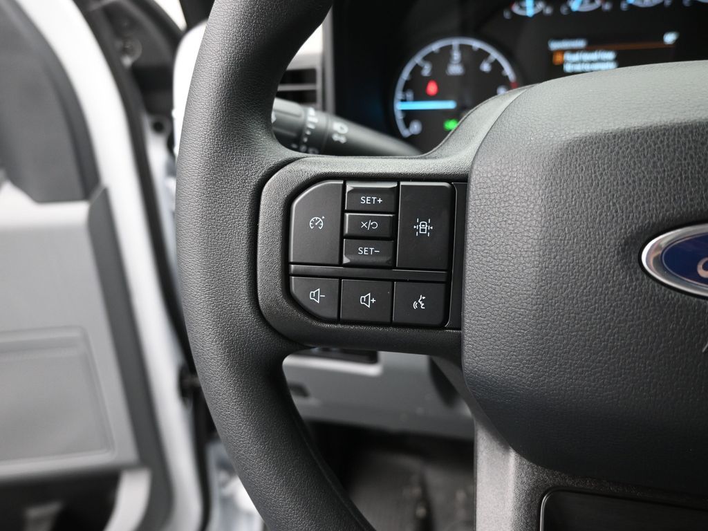 2025 Ford F-350 Super Duty Chassis Cab XL - Photo 6