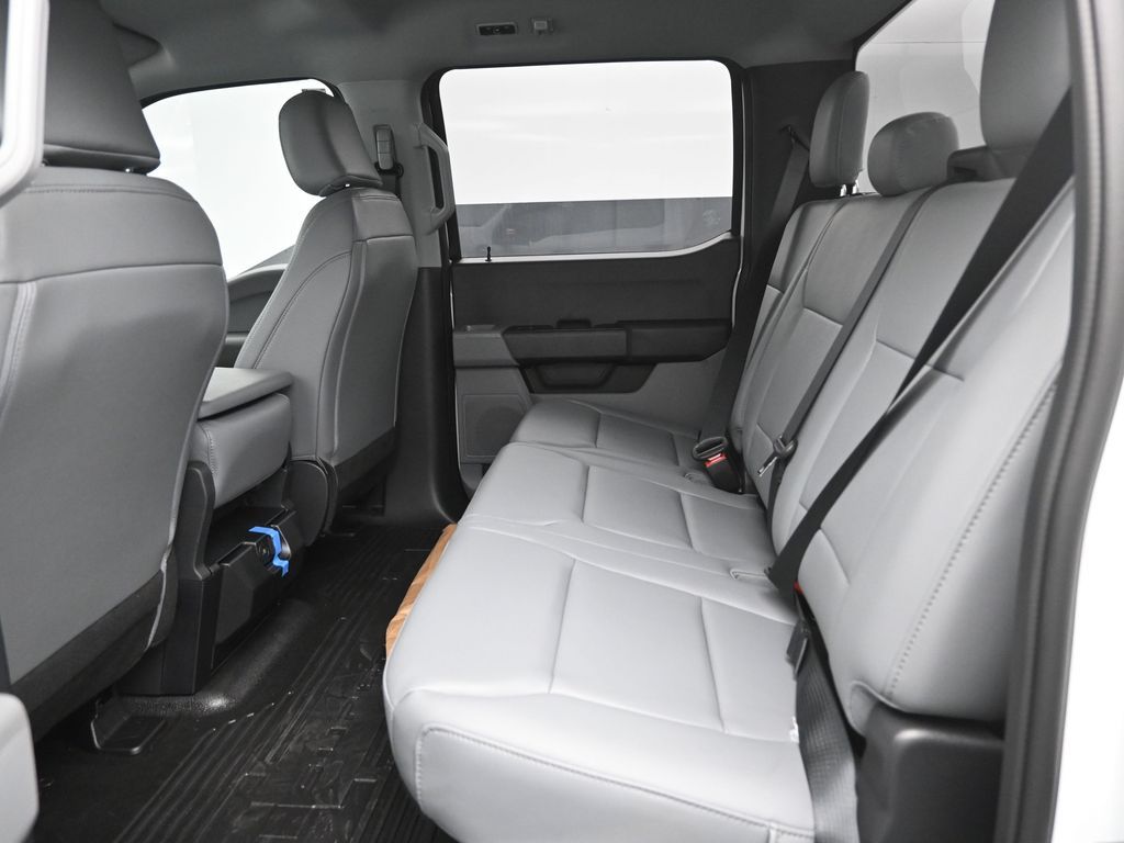 2025 Ford F-350 Super Duty Chassis Cab XL - Photo 7