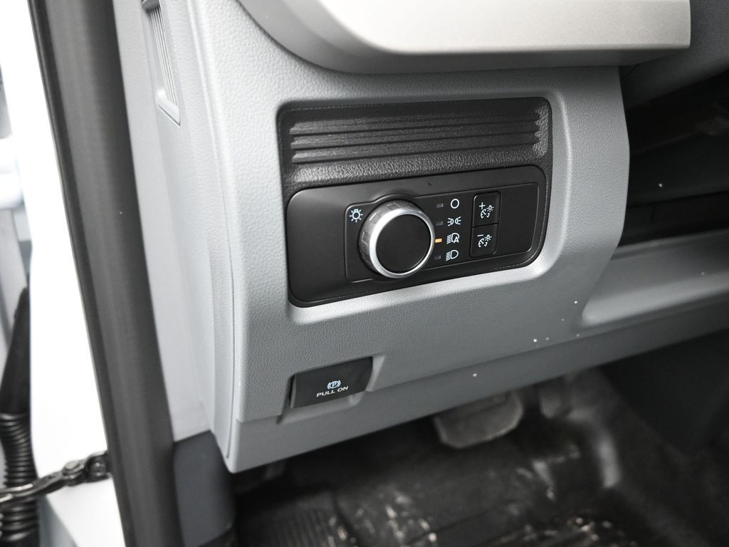 2025 Ford F-350 Super Duty Chassis Cab XL - Photo 13
