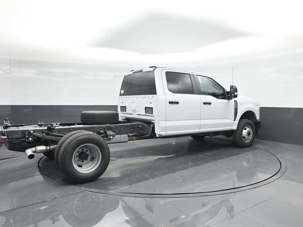 2025 Ford F-350 Super Duty Chassis Cab XL - Photo 14