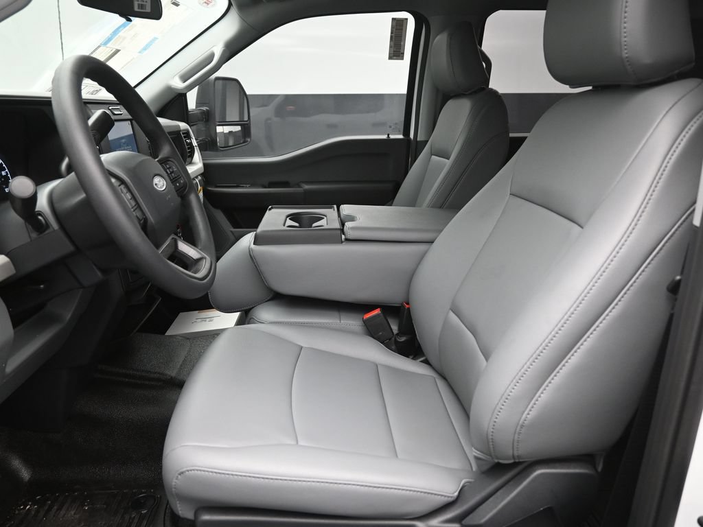 2025 Ford F-350 Super Duty Chassis Cab XL - Photo 16