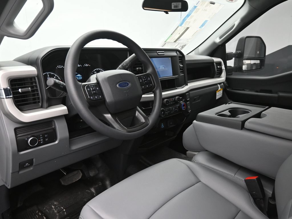 2025 Ford F-350 Super Duty Chassis Cab XL - Photo 17