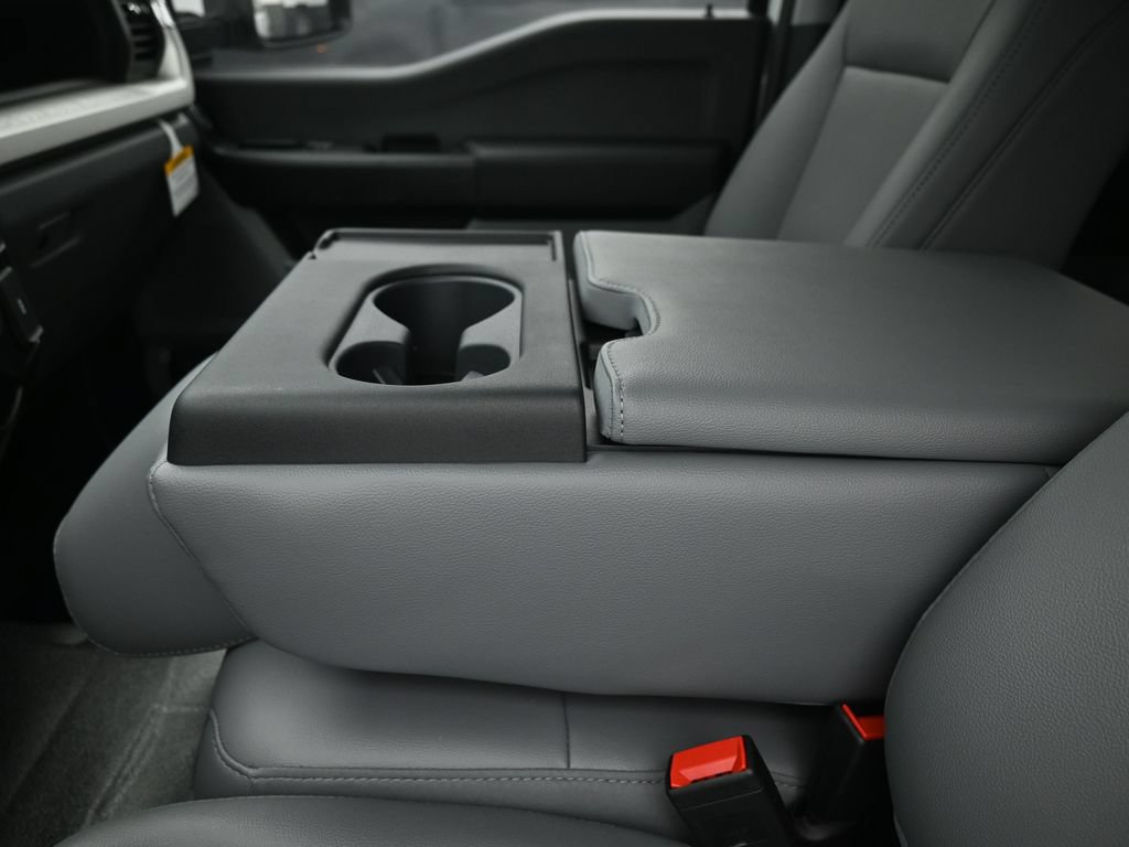 2025 Ford F-350 Super Duty Chassis Cab XL - Photo 19