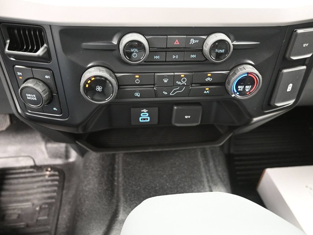 2025 Ford F-350 Super Duty Chassis Cab XL - Photo 25