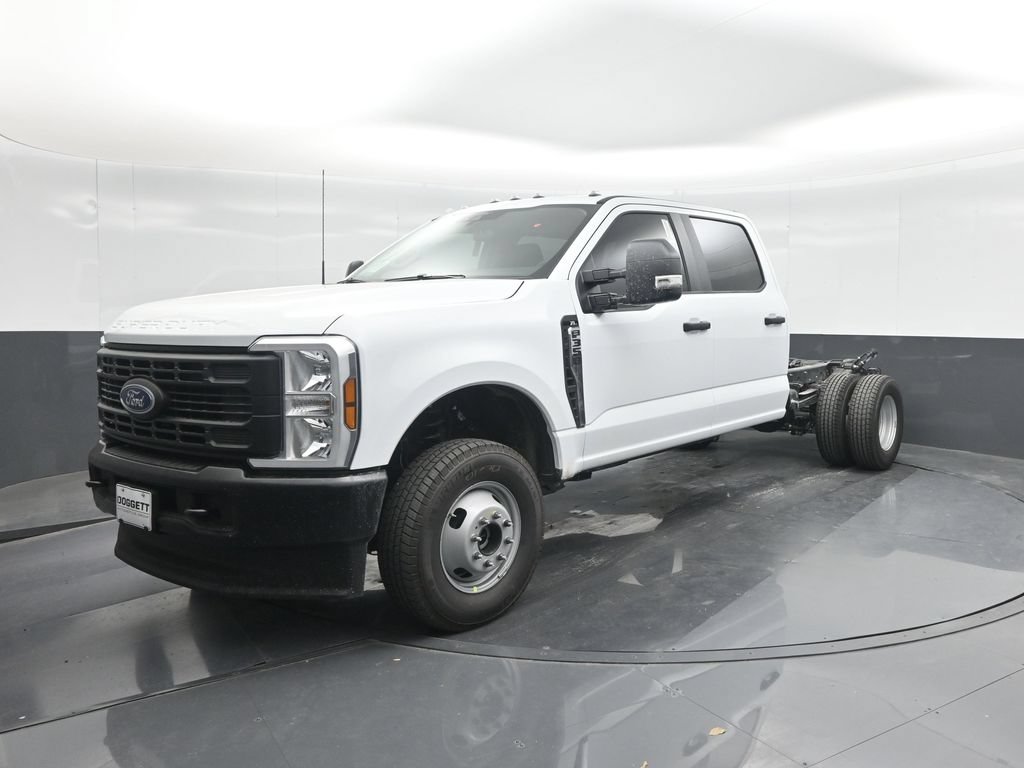 2025 Ford F-350 Super Duty Chassis Cab XL - Photo 28