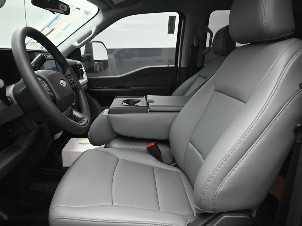 2025 Ford F-350 Super Duty Chassis Cab XL - Photo 16