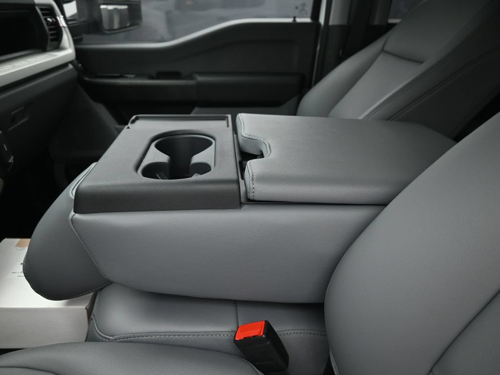 2025 Ford F-350 Super Duty Chassis Cab XL - Photo 19