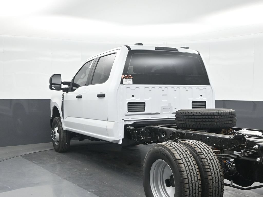 2025 Ford F-350 Super Duty Chassis Cab XL - Photo 20