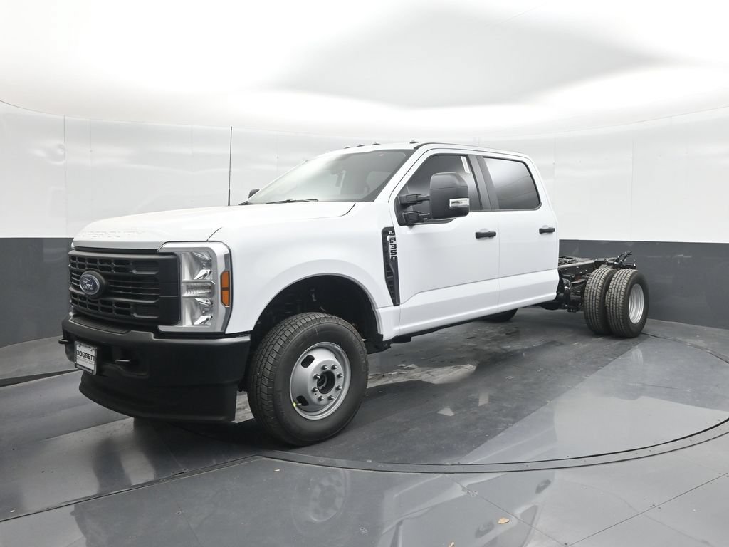 2025 Ford F-350 Super Duty Chassis Cab XL - Photo 28