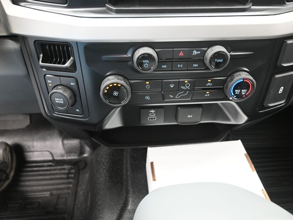 2025 Ford F-350 Super Duty Chassis Cab XL - Photo 9