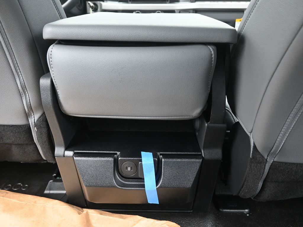 2025 Ford F-350 Super Duty Chassis Cab XL - Photo 12