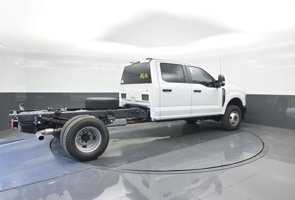 2025 Ford F-350 Super Duty Chassis Cab XL - Photo 15