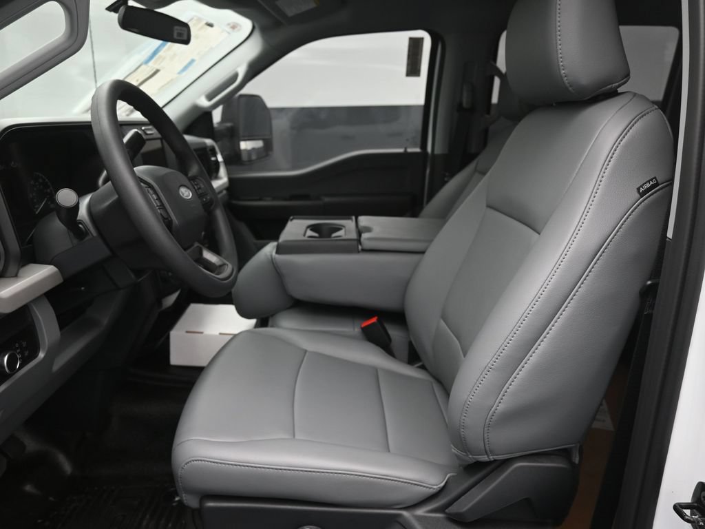 2025 Ford F-350 Super Duty Chassis Cab XL - Photo 19