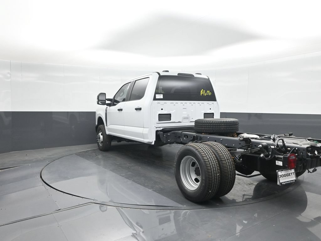 2025 Ford F-350 Super Duty Chassis Cab XL - Photo 22