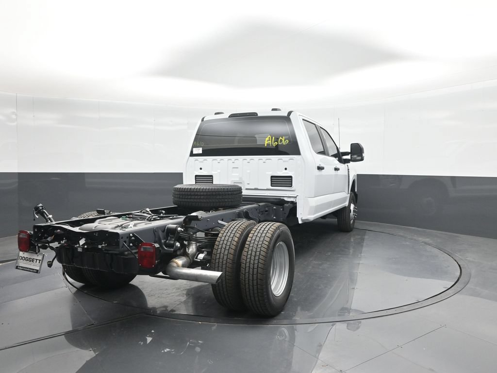 2025 Ford F-350 Super Duty Chassis Cab XL - Photo 24