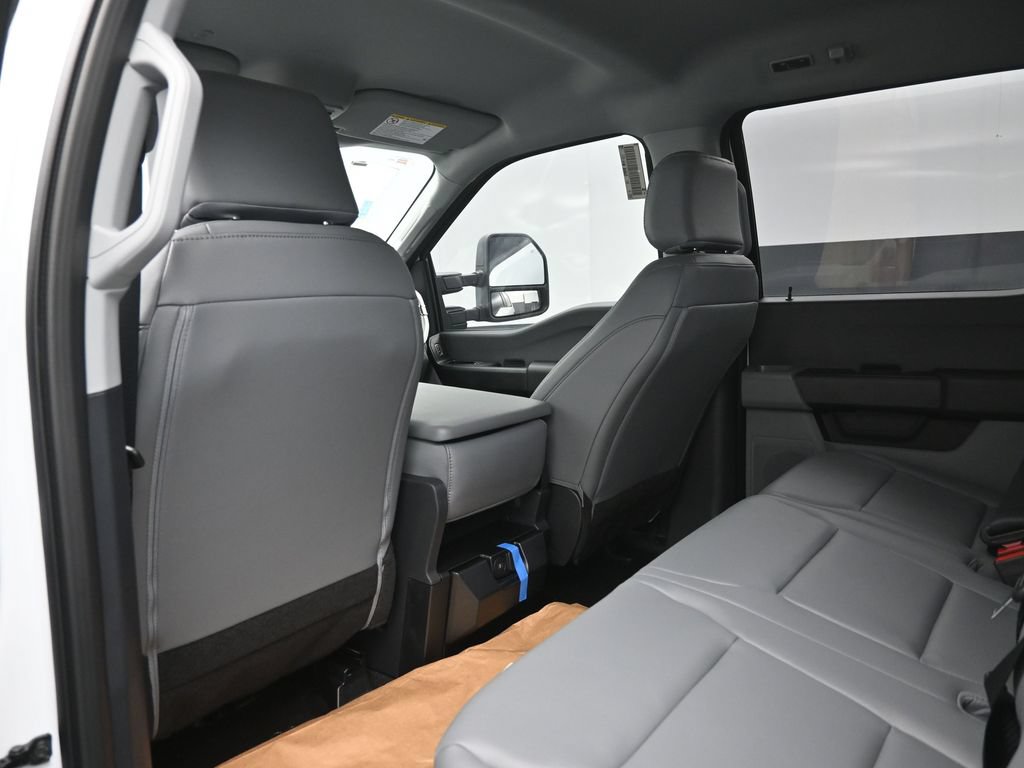 2025 Ford F-350 Super Duty Chassis Cab XL - Photo 25