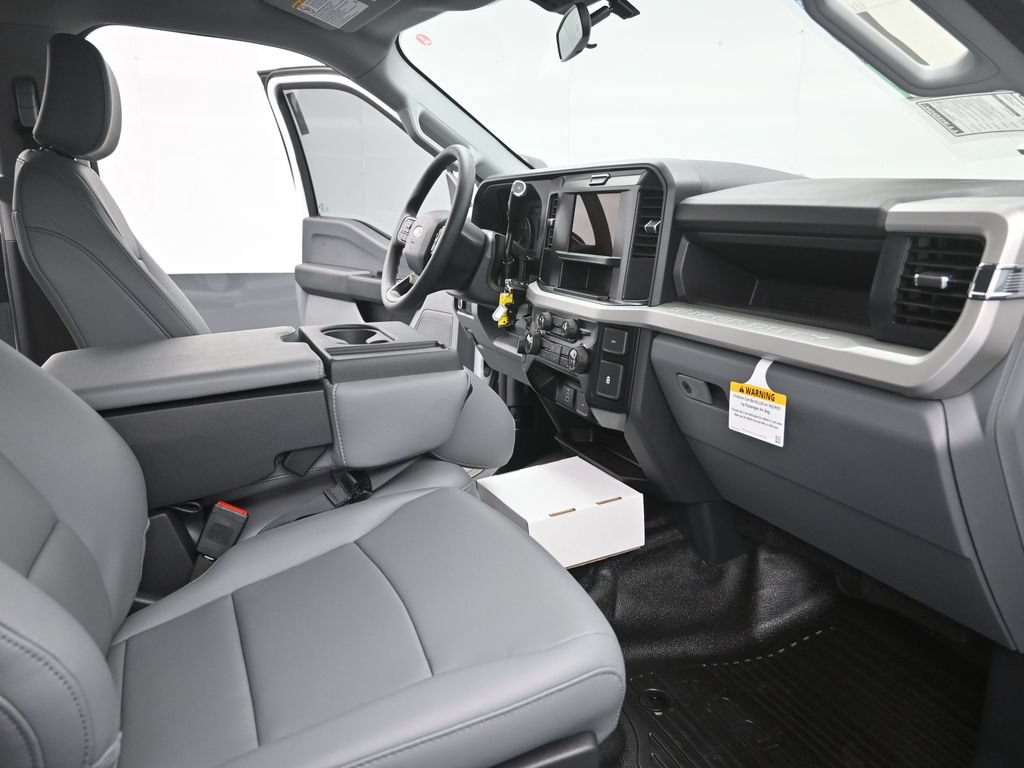 2025 Ford F-350 Super Duty Chassis Cab XL - Photo 26