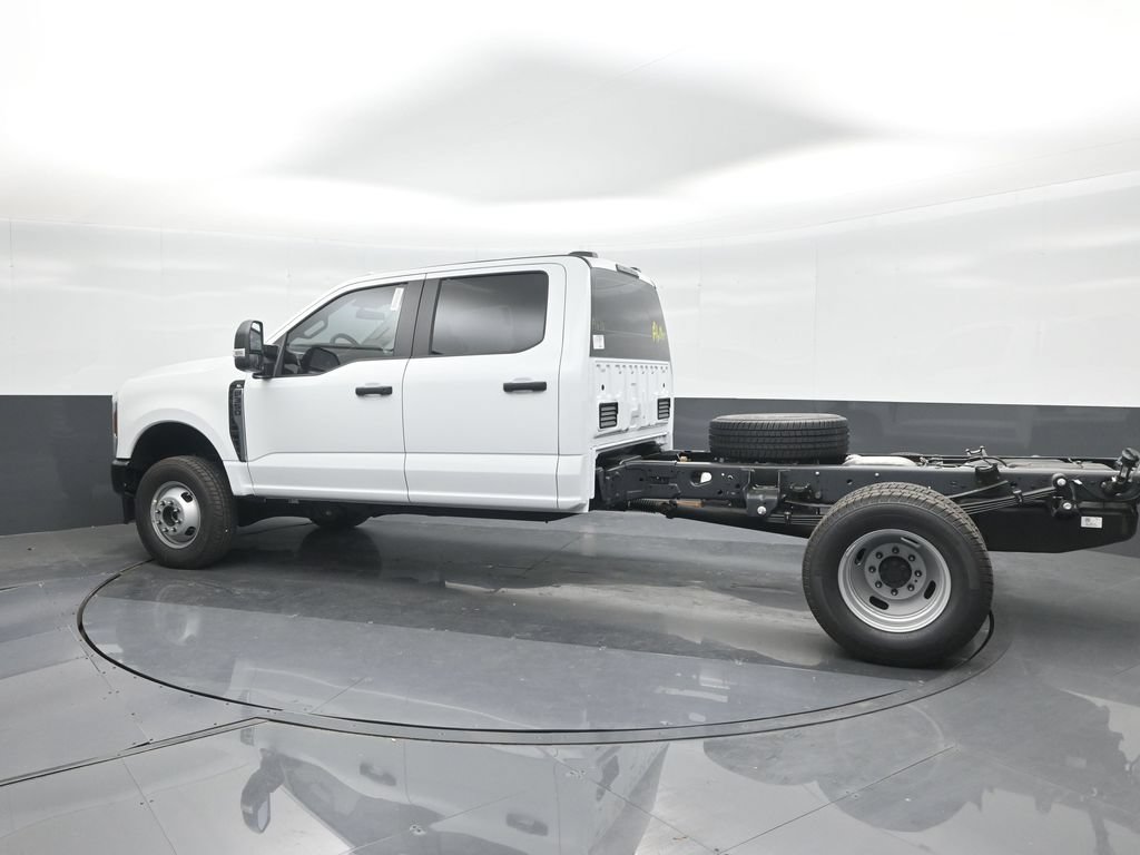 2025 Ford F-350 Super Duty Chassis Cab XL - Photo 27