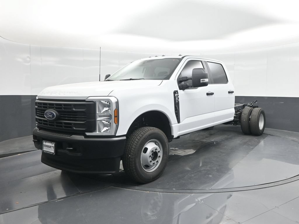 2025 Ford F-350 Super Duty Chassis Cab XL - Photo 31