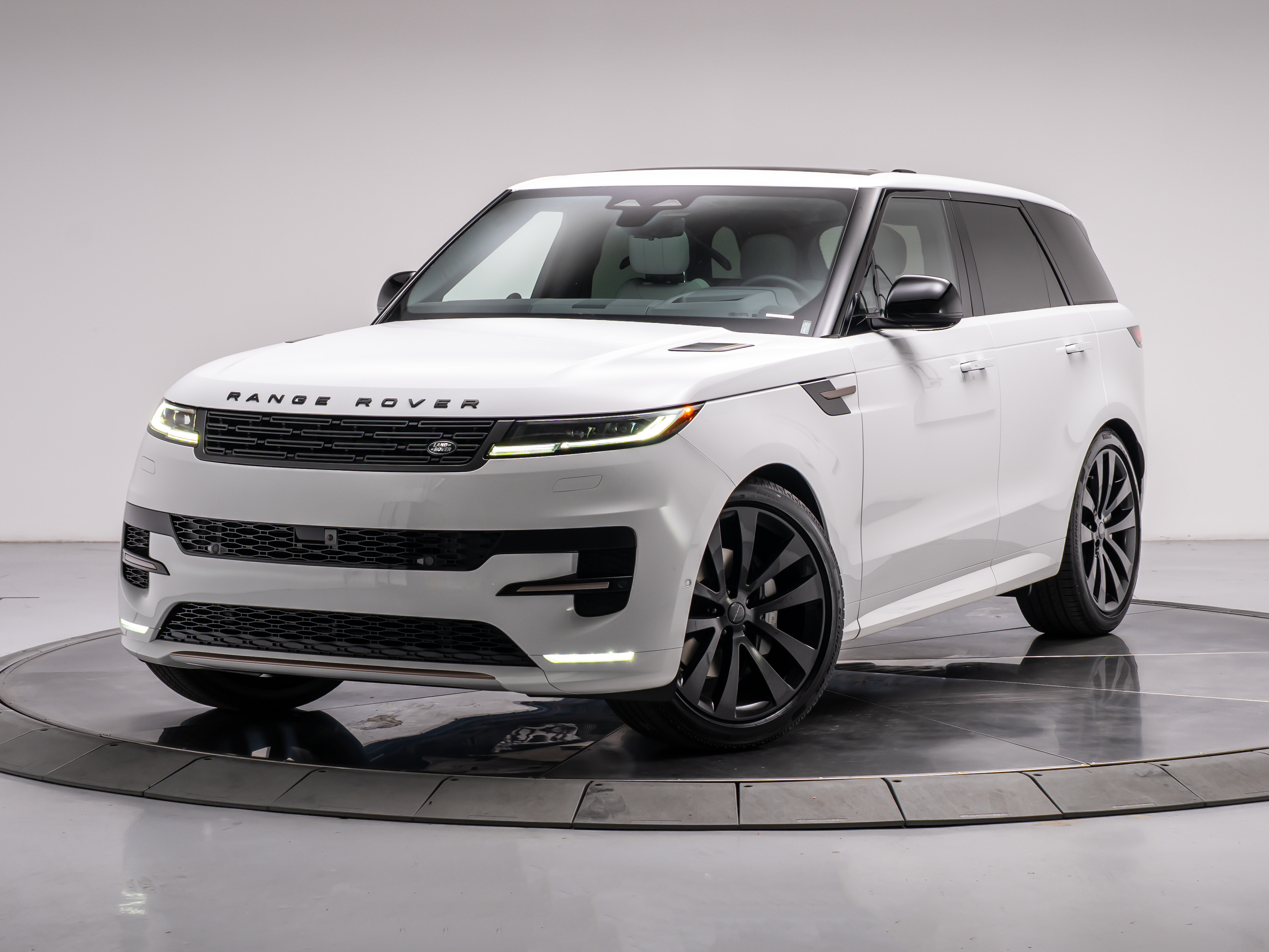 New 2026 Land Rover Range Rover Sport P400 Dynamic SE
