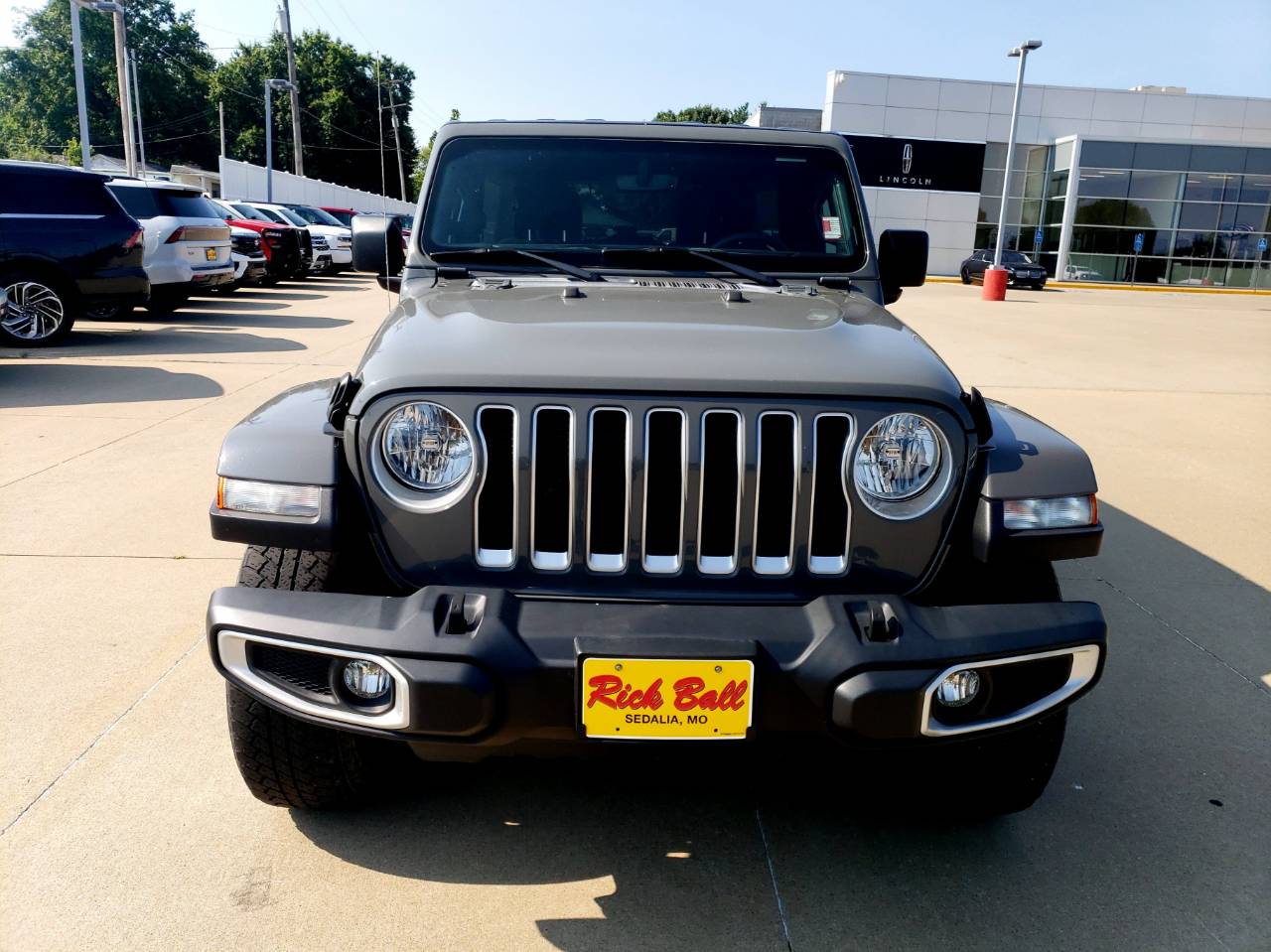 Used 2019 Jeep Wrangler Unlimited Sahara with VIN 1C4HJXEG7KW537267 for sale in Kansas City