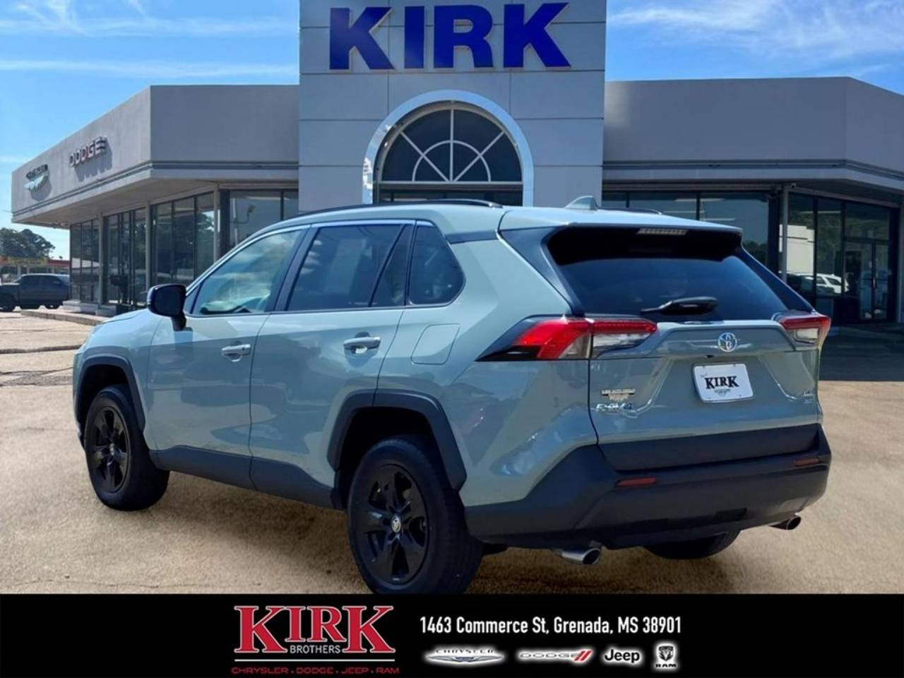 2022 Toyota RAV4 XLE - Photo 9