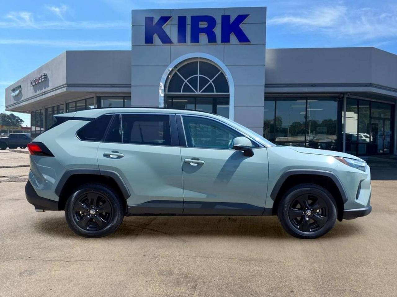2022 Toyota RAV4 XLE - Photo 11