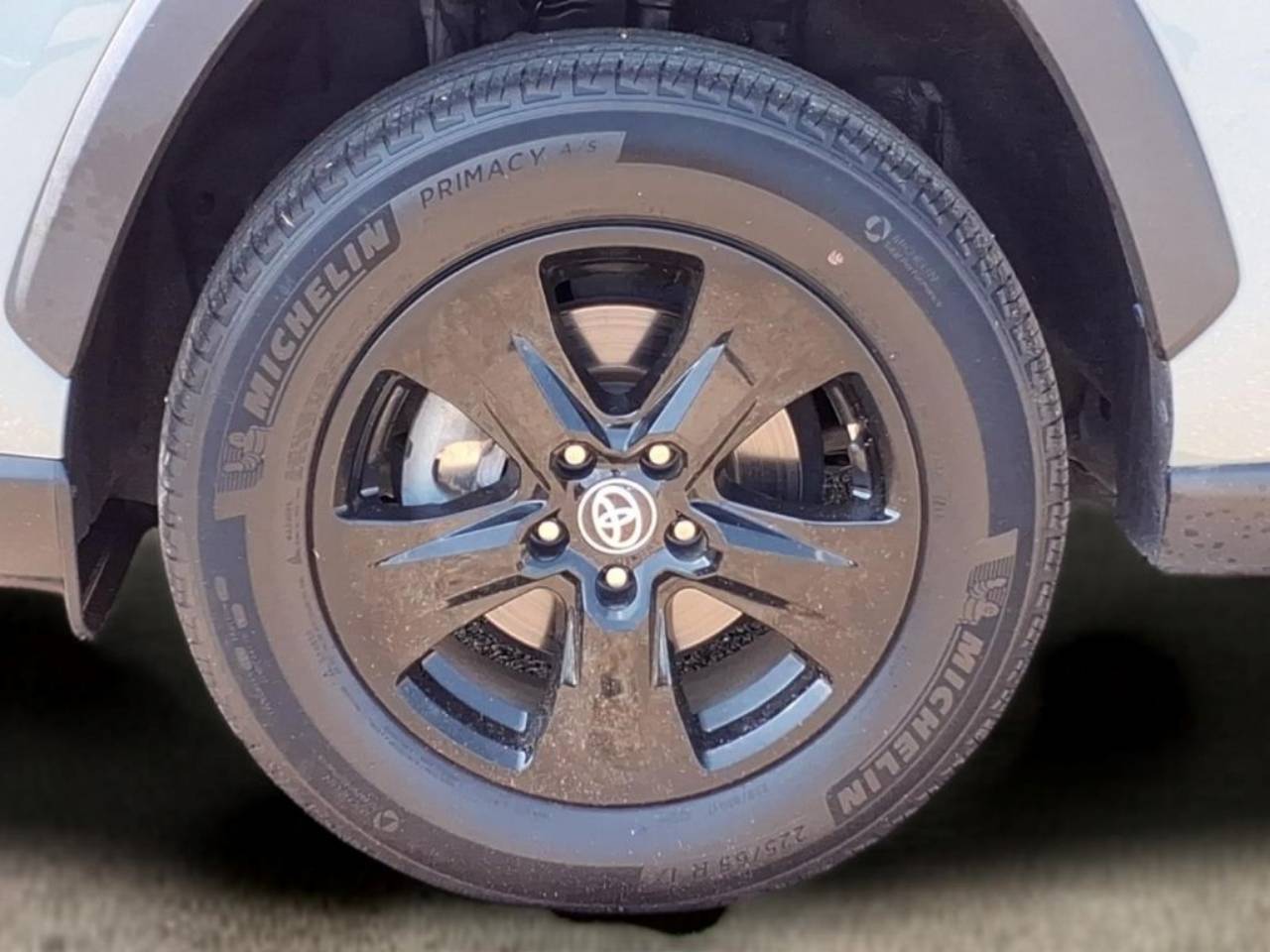 2022 Toyota RAV4 XLE - Photo 13
