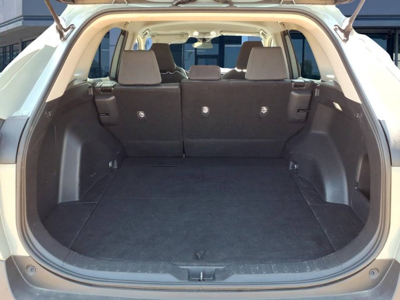 2022 Toyota RAV4 XLE - Photo 14