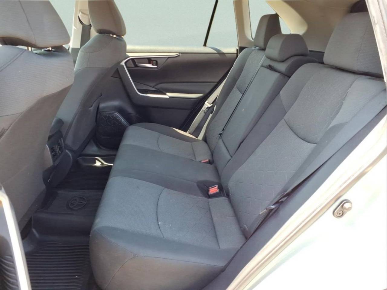 2022 Toyota RAV4 XLE - Photo 15
