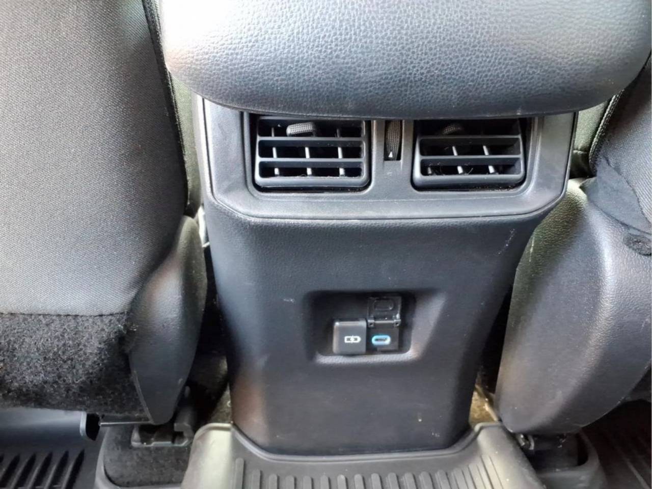 2022 Toyota RAV4 XLE - Photo 16