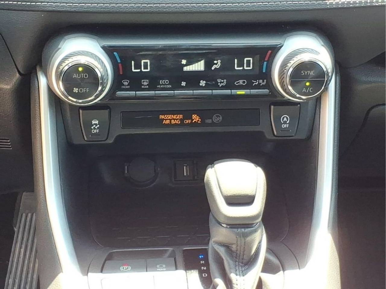 2022 Toyota RAV4 XLE - Photo 17