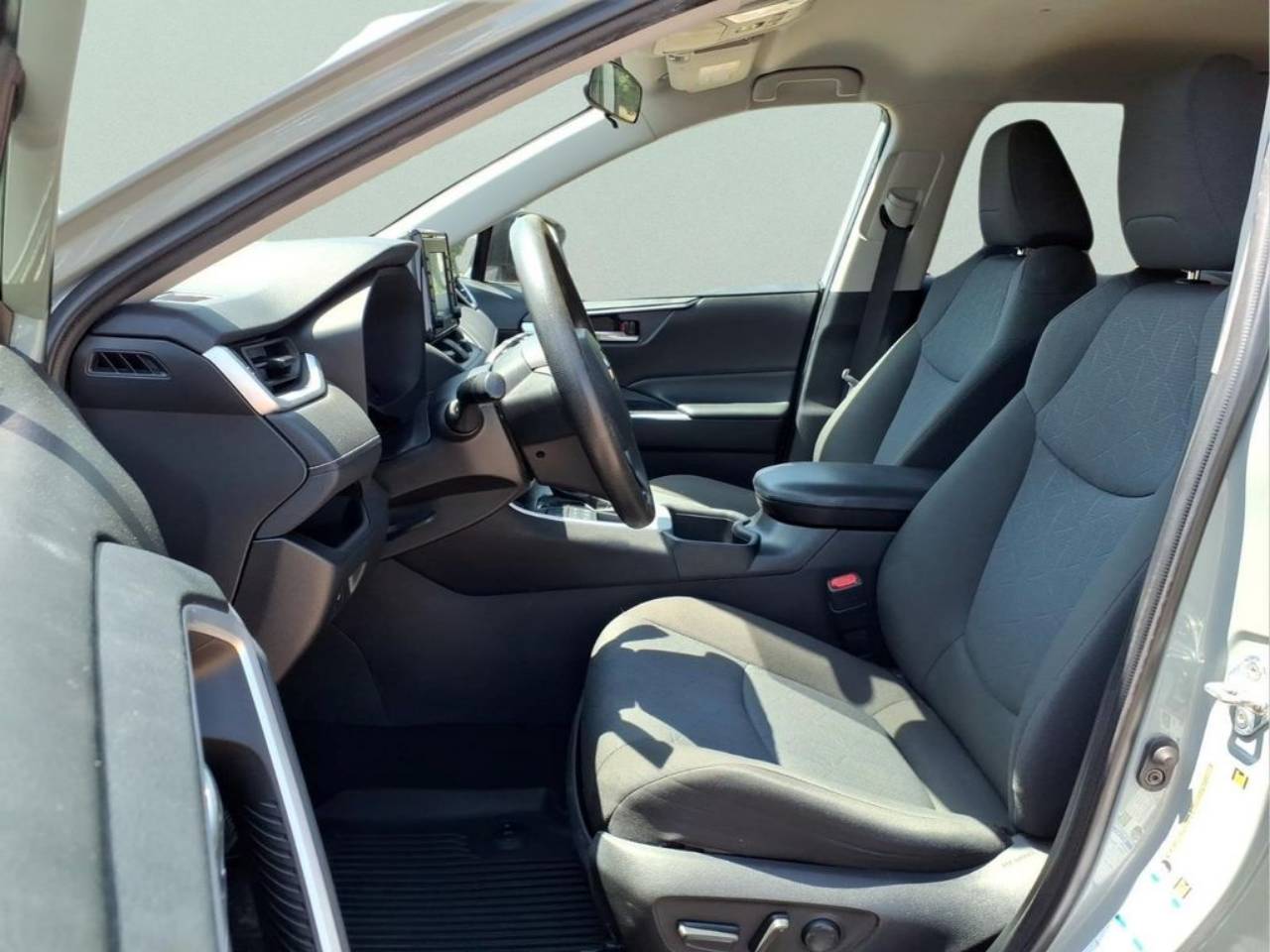 2022 Toyota RAV4 XLE - Photo 19