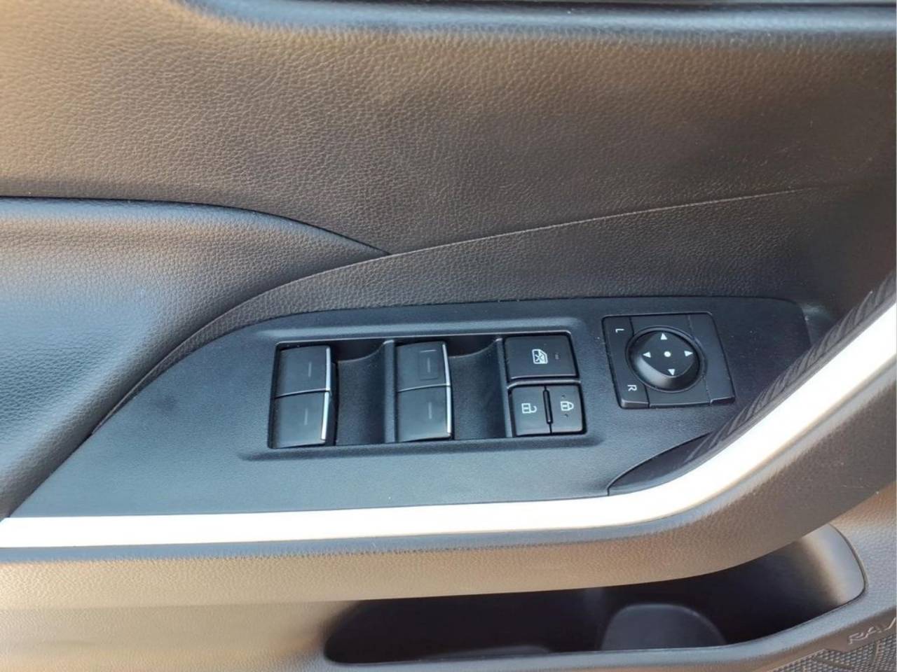 2022 Toyota RAV4 XLE - Photo 20