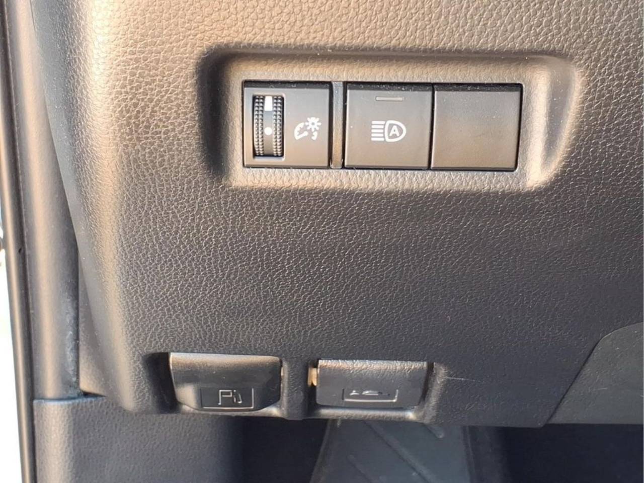 2022 Toyota RAV4 XLE - Photo 21