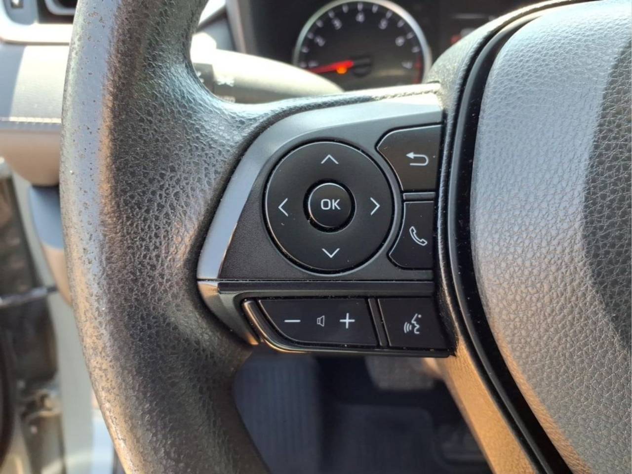 2022 Toyota RAV4 XLE - Photo 22
