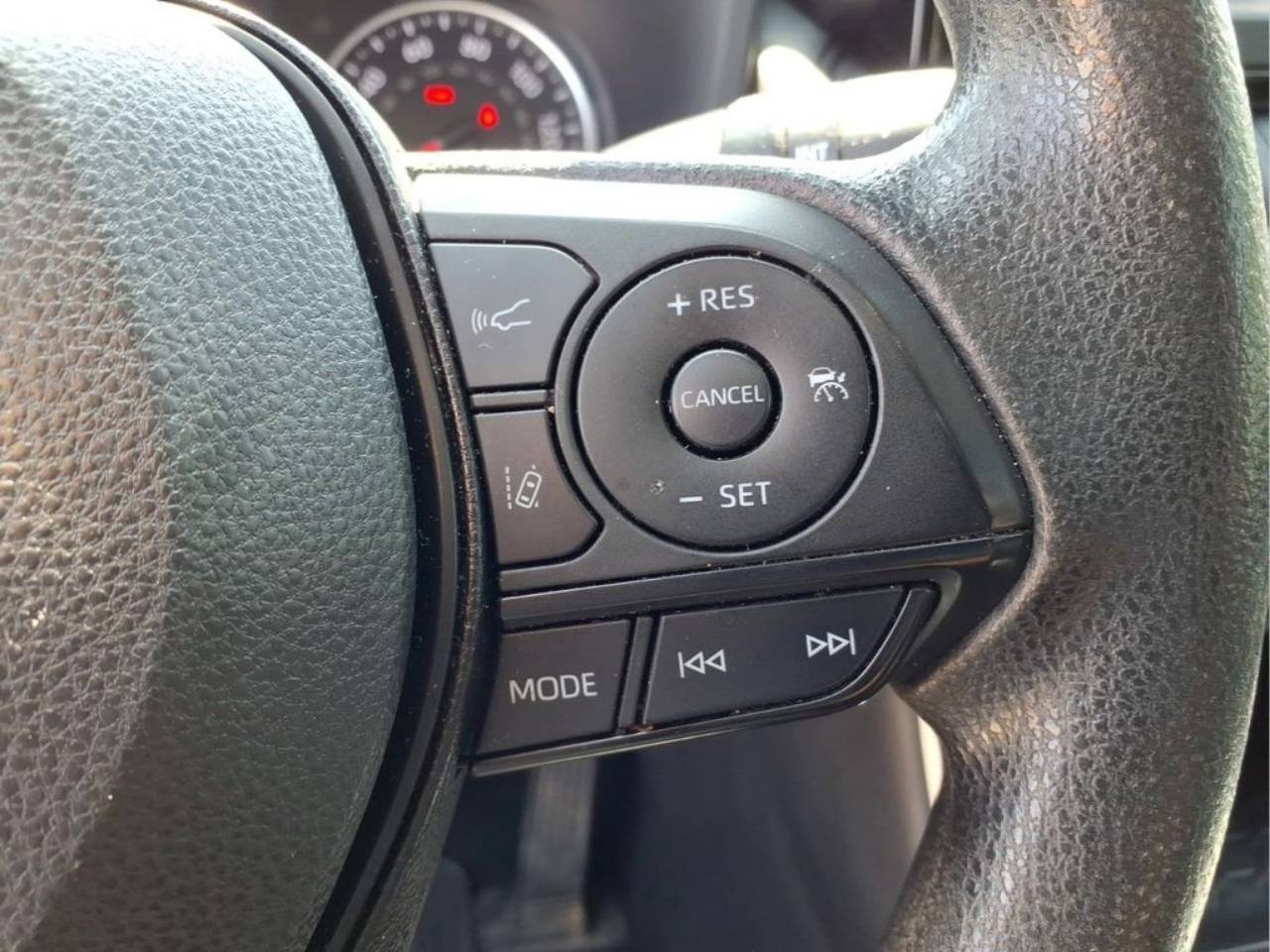 2022 Toyota RAV4 XLE - Photo 23