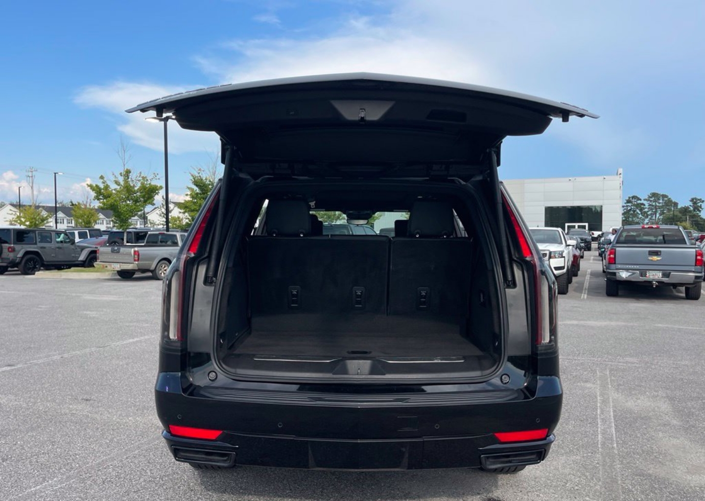2023 Cadillac Escalade Sport - Photo 46