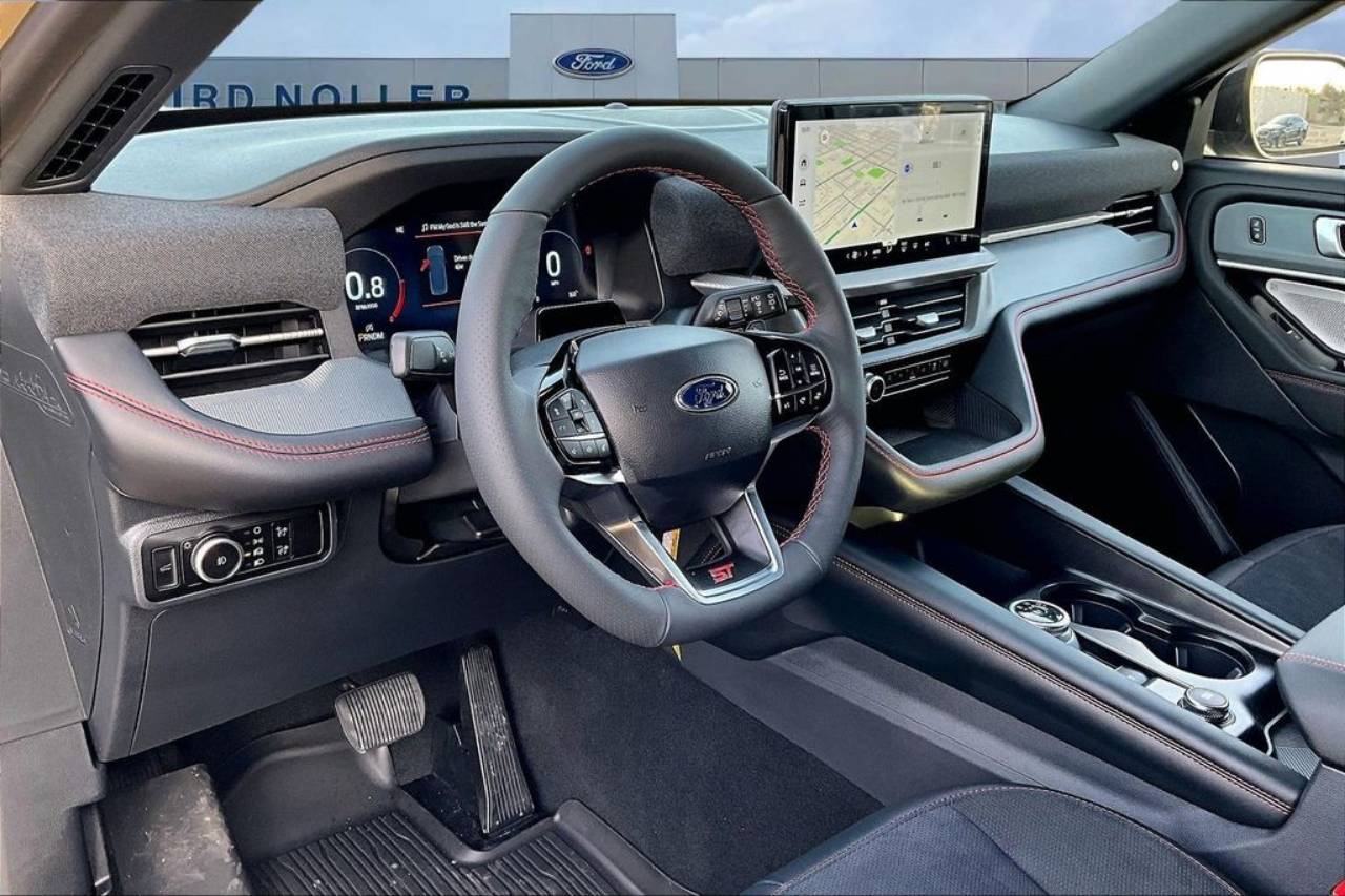 2026 Ford Explorer ST - Photo 8