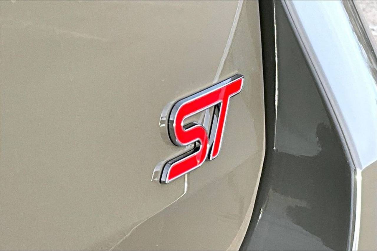 2026 Ford Explorer ST - Photo 10