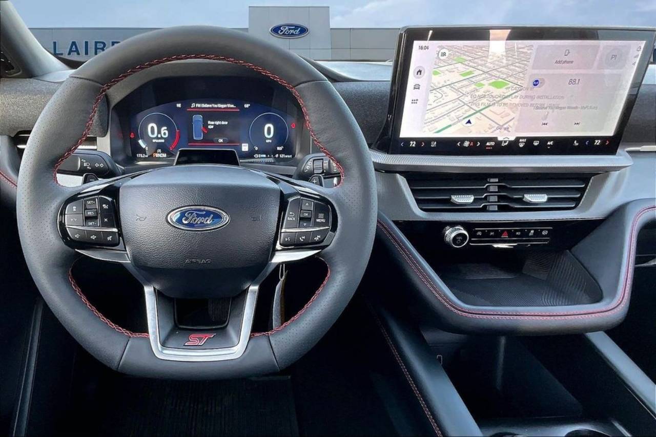 2026 Ford Explorer ST - Photo 16