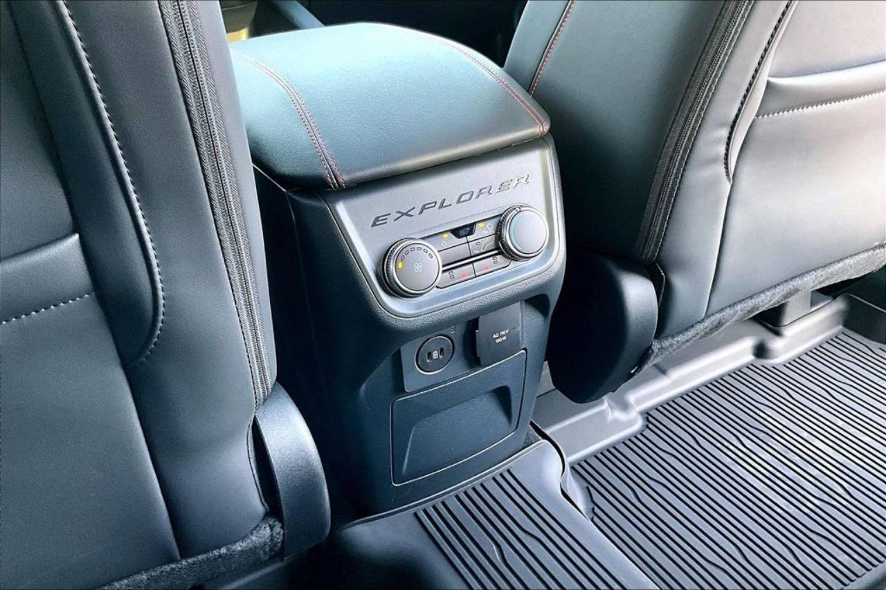2026 Ford Explorer ST - Photo 17