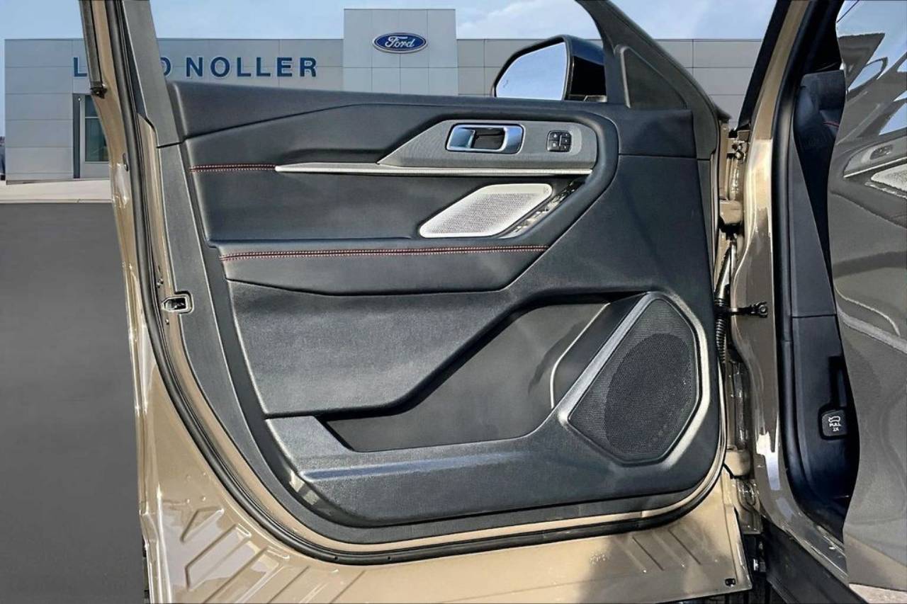 2026 Ford Explorer ST - Photo 25